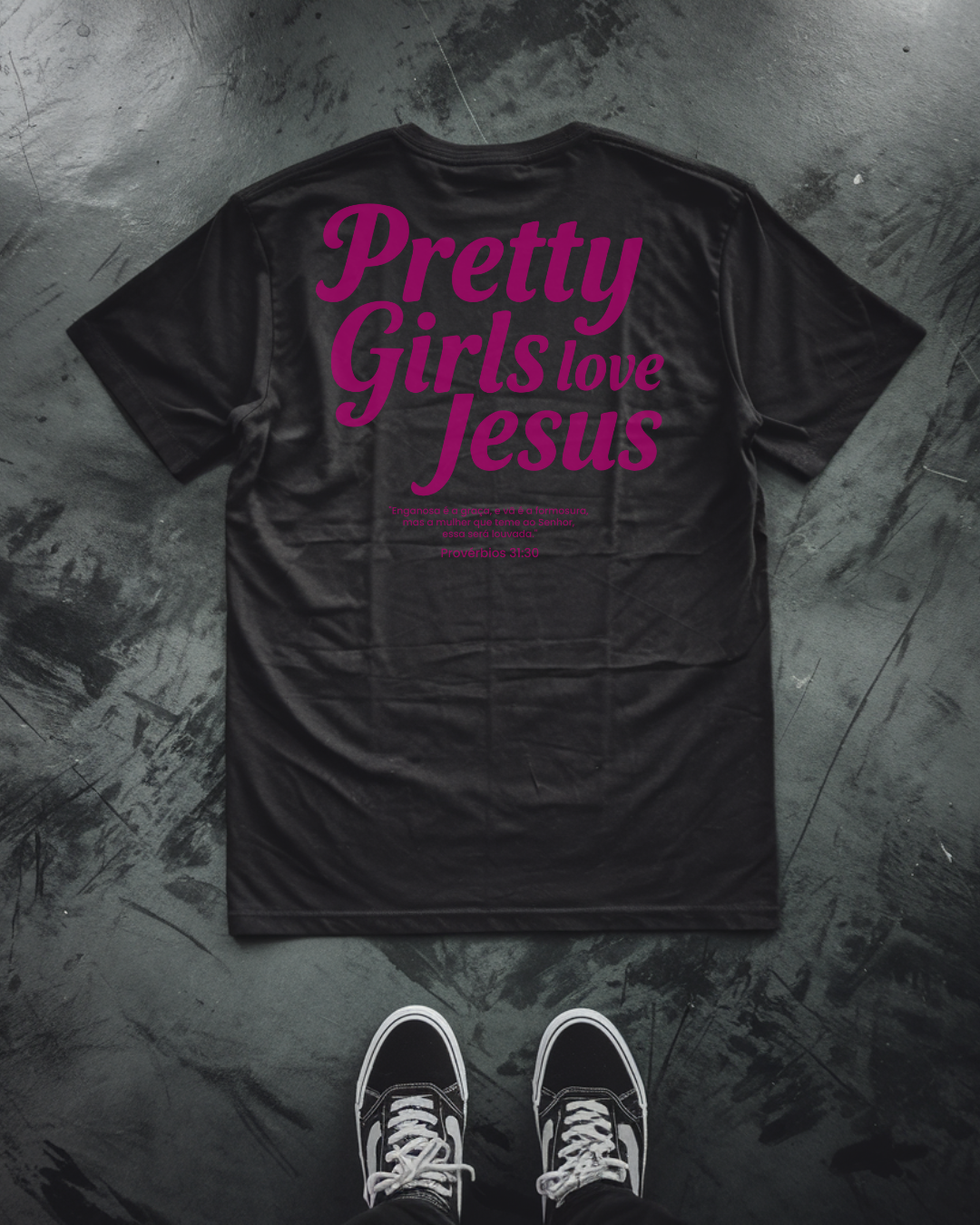 Camiseta Pretty Girls Love Jesus Rosa