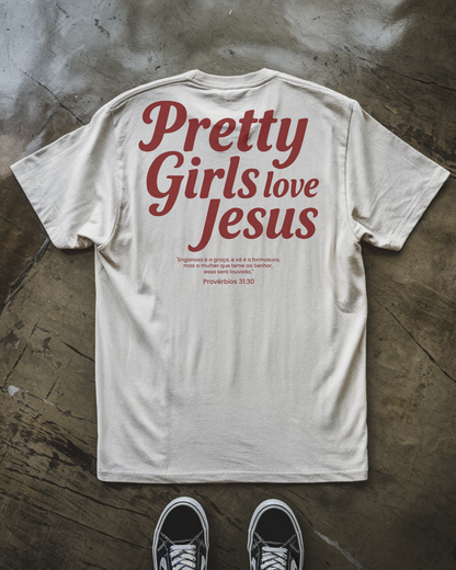 Camiseta Oversized Pretty Girls Love Jesus Vermelha
