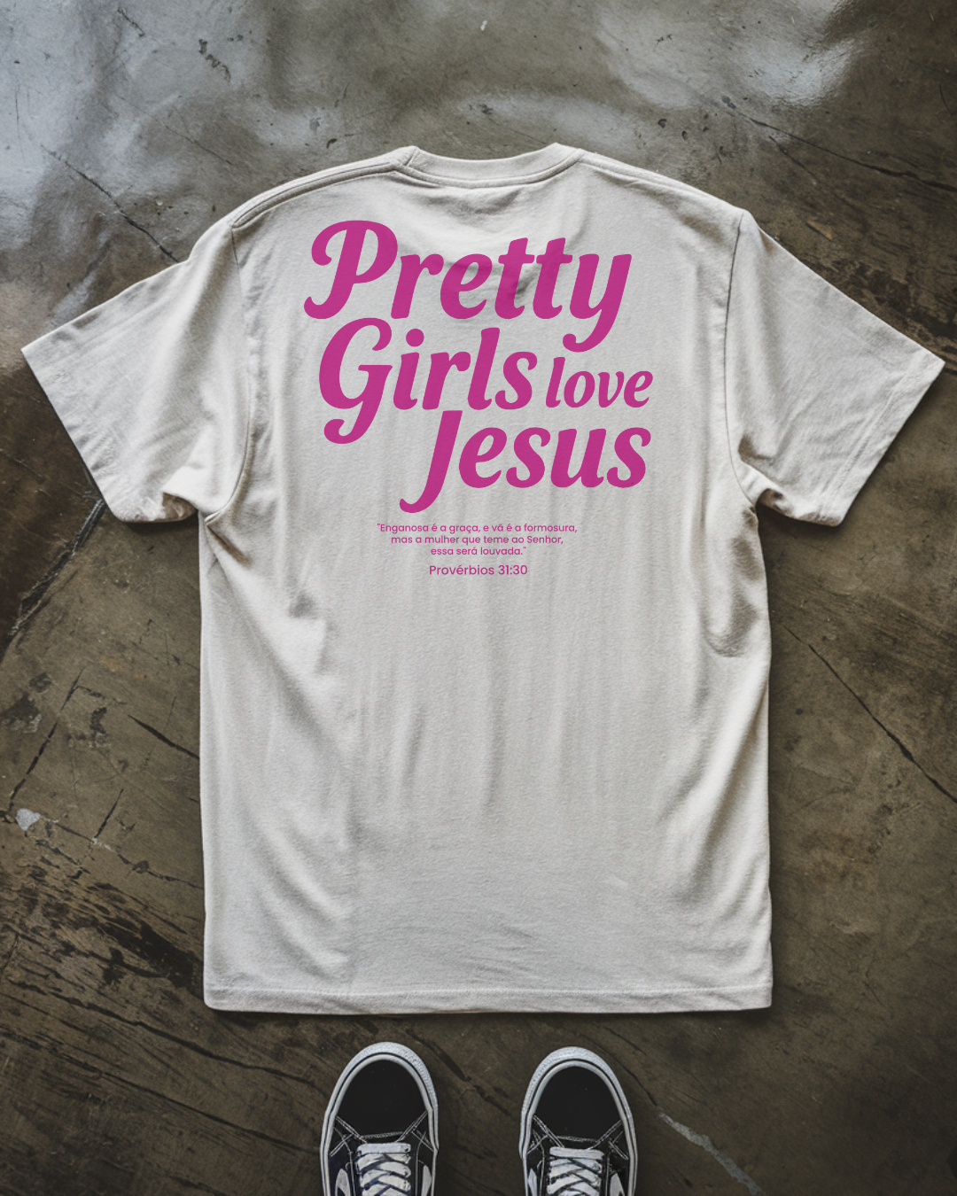 Camiseta Pretty Girls Love Jesus Rosa