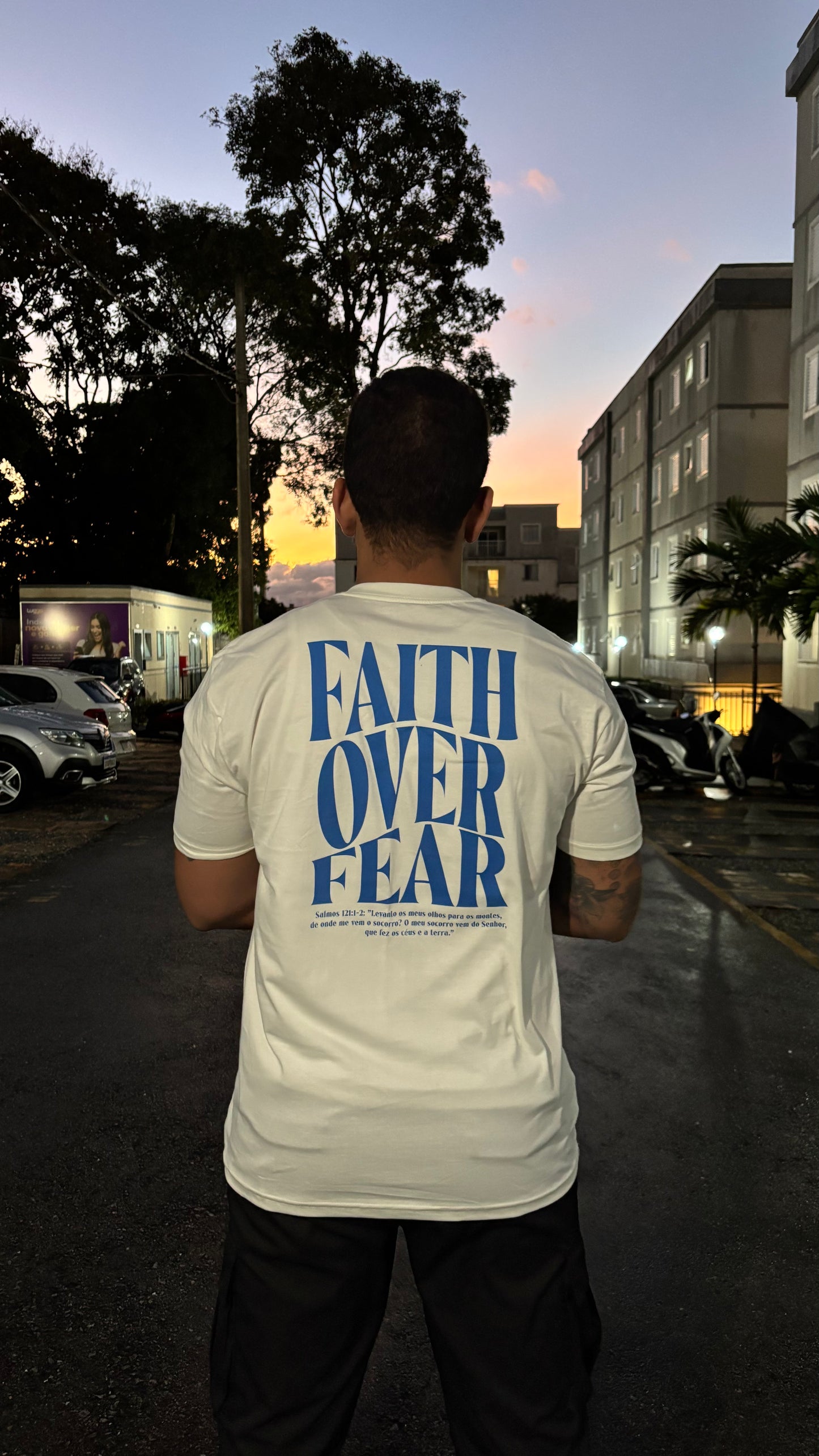 Camiseta Oversized Faith Over Fear Azul