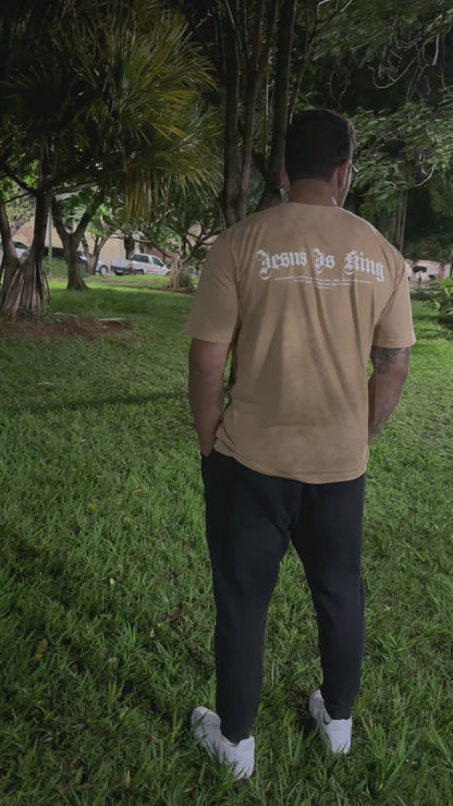 Camiseta Oversized Jesus Is King